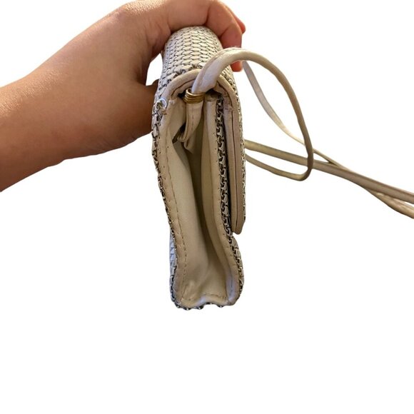 Vintage Whiting & Davis White Alumesh Flap Clutch Purse with Interior Mirror - Picture 5 of 5